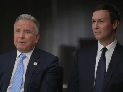 ستيف ويتكوف، المبعوث الأميركي الخاص، وجاريد كوشنر، صهر الرئيس الأميركي دونالد ترمب خلال مقابلة مع شبكة CBS الأميركية 