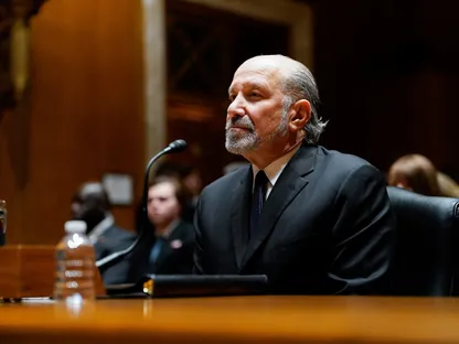 وزير التجارة الأميركي يدافع عن لقاءاته بإبستين: عائلتي رافقتني