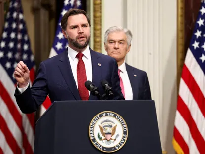 "أكسيوس": نائب ترمب سيقود مفاوضات إيران ويتوقع استمرار الحرب لعدة أسابيع