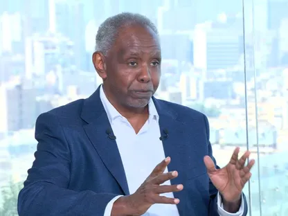 السياسي والباحث المحبوب عبد السلام خلال مقابلة مع صحيفة الشرق الأوسط. 7 نوفمبر 2025