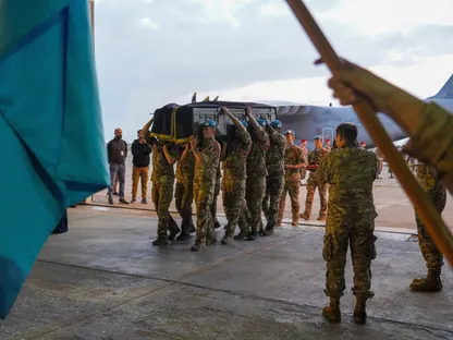 ماكرون يعلن وفاة جندي فرنسي بعد إصابته بهجوم في لبنان الأسبوع الماضي