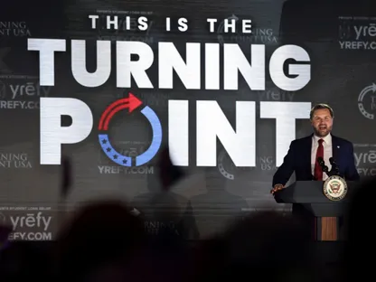 نائب الرئيس الأميركي جي دي فانس يتحدث خلال فعالية نقطة تحول الولايات المتحدة في جناح جامعة ميسيسيبي في أكسفورد. 29 أكتوبر 2025 - reuters