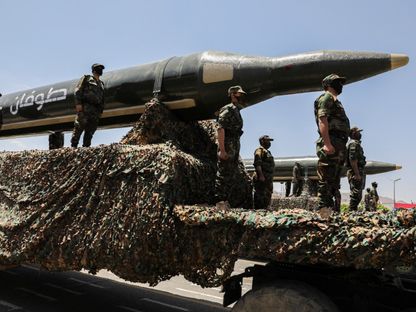 صاروخ "طوفان" الباليستي خلال عرض عسكري نظمه الحوثيون بمناسبة ذكرى استيلائهم على العاصمة اليمنية صنعاء. 21 سبتمبر 2023 - Reuters