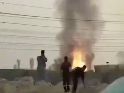 صورة من مقطع فيديو لحريق بحقل بارس الجنوبي الإيراني في محافظة بوشهر بعد هجوم إسرائيلي. 14 يونيو 2025 - Reuters