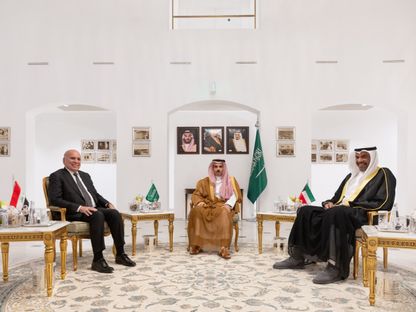 وزير الخارجية السعودي الأمير فيصل بن فرحان (وسط) يستقبل نظيريه العراقي فؤاد حسين (يسار) والكويتي عبدالله اليحيا بمقر الوزارة بالرياض. 5 يونيو 2024 - x.com/KSAMOFA