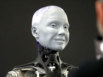 تطوير روبوت يتقن حركات شفاه البشر أثناء الكلام والغناء