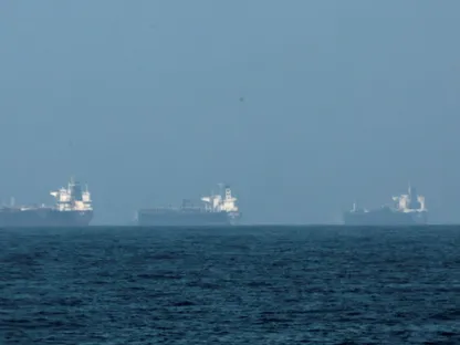 "رويترز": البحرية الأميركية ترفض طلبات حماية للسفن في مضيق هرمز