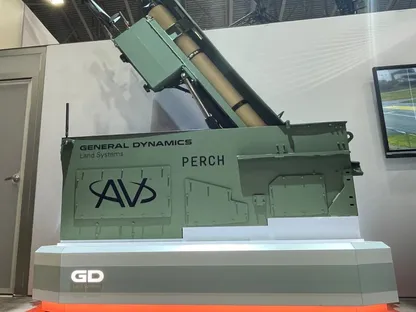 نظام الذخائر الأميركي "PERCH" المصمم لإطلاق مسيّرات ويمكن دمجه على مركبات مدرعة ودبابات خلال معرض "AUSA 2025" في واشنطن. 14 أكتوبر 2025 - X/@GD_LandSystems