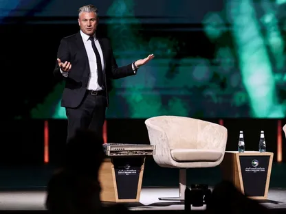 الرئيس التنفيذي لشركة هيوماين طارق أمين خلال جلسة على هامش منتدى الاستثمار السعودي الأميركي في واشنطن. 19 نوفمبر 2025 - Reuters