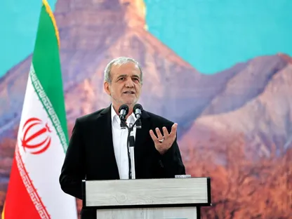 الرئيس الإيراني: إدارة ترمب تسلك مساراً سيؤدي إلى "إشعال النار" في الشرق الأوسط