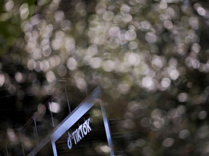 المفوضية الأوروبية تتهم "ميتا" و"تيك توك" بانتهاك قانون الخدمات الرقمية