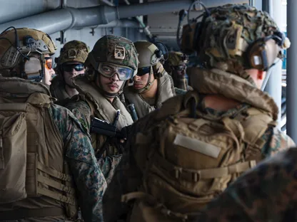 مع التلويح بهجوم بري على إيران.. الحشد الأميركي في الشرق الأوسط يتخطى 50 ألف جندي