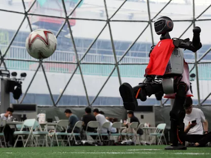 "تي ون".. روبوت صيني شبيه بالبشر يتصدر أول بطولة عالمية