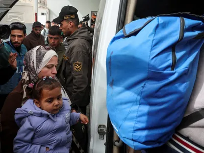 فتح معبر رفح | عبور أول دفعة من المصابين الفلسطينيين إلى مصر