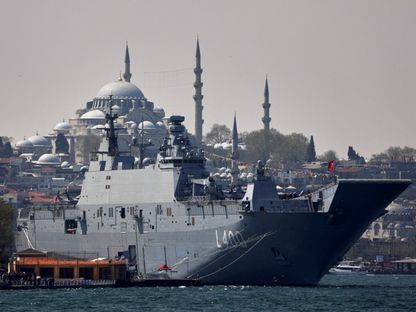 TCG Anadolu أول سفينة عسكرية تركية الصنع، تظهر في ميناء بإسطنبول. 18 أبريل 2023 - Reuters