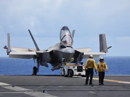 طائرة مقاتلة من طراز F-35  على متن حاملة الطائرات يو إس إس كارل فينسون خلال تدريبات عسكرية في الولايات المتحدة. 19 يوليو 2024 - Reuters
