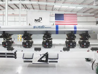 البنتاجون يسعى للحصول على سلاح هجومي متوافق مع مقاتلات F‑47 وB‑21