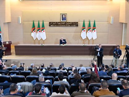 وزير الخارجية الجزائري أحمد عطاف في مؤتمر صحافي بمقر الوزارة بالجزائر. 26 مارس 2024 - facebook/MFAAlgeria