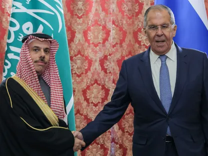 وزير الخارجية الروسي: هجمات الحوثيين على السعودية تضر الاقتصاد العالمي