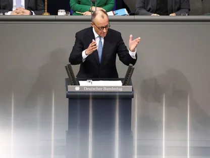 المستشار الألماني فريدريش ميرتس يتحدث أمام البرلمان الألماني، برلين، 26 نوفمبر 2025 - REUTERS