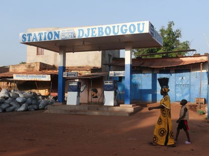 حصار الوقود.. جماعة مرتبطة بـ"القاعدة" تضيّق الخناق على العاصمة في مالي