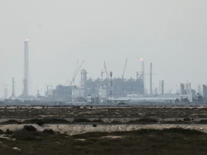 قطر للطاقة: حرائق وأضرار جسيمة بعدد من مرافق الغاز المسال جراء هجمات صاروخية