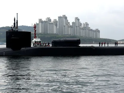 لمواجهة بكين.. واشنطن تطالب سول بنشر غواصاتها النووية