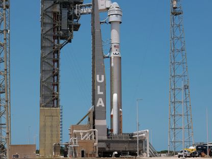 صاروخ United Launch Alliance Atlas V فوق منصة إطلاق بعد محاولة إرسال اثنين من رواد الفضاء على متن مركبة "ستارلاينر" التابع لشركة بوينج في فلوريدا بالولايات المتحدة. 7 مايو 2024 - Reuters