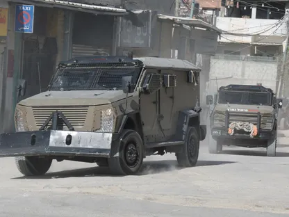 قوات إسرائيلية خلال اقتحام مخيم للاجئين بالقرب من طوباس في الضفة الغربية المحتلة. 1 أكتوبر 2025 - Reuters