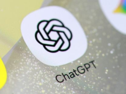 دراسة: ChatGPT ذكي لكنه لا يمكن أن ينافس أكثر البشر إبداعاً