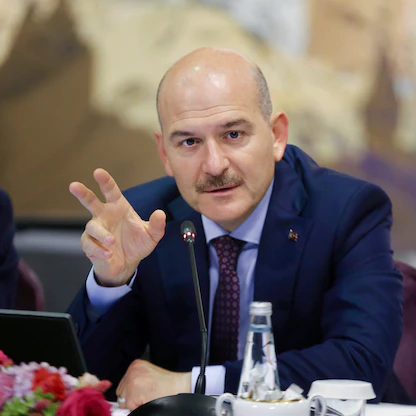 جدل في تركيا بشأن "علاقة مشبوهة" لوزير الداخلية بزعيم للمافيا