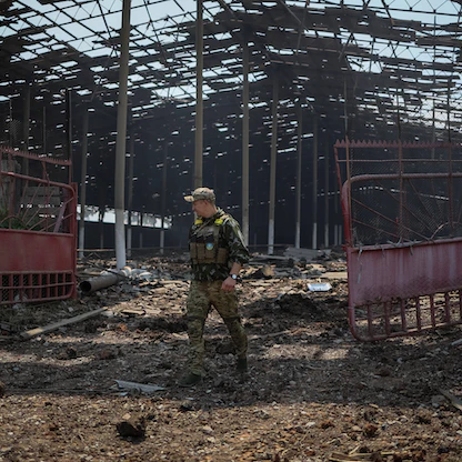 رئيس "MI6" السابق: ماكرون يمارس لعبة خطرة في أوكرانيا