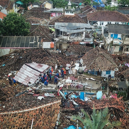 إندونيسيا.. جهود متنامية للعثور على عشرات المفقودين بعد الزلزال