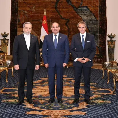 إيران ووكالة الطاقة الذرية توقعان في القاهرة اتفاقاً لاستئناف التعاون
