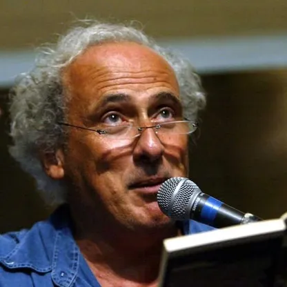 رحيل الكاتب الإيطالي ستيفانوس بينّي.. في وداع شخصية مزجت السخرية والخيال