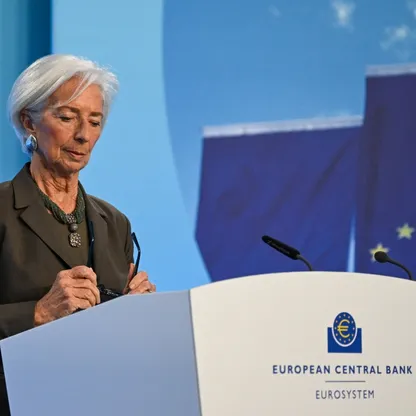 البنك المركزي الأوروبي يدعو لاتخاذ "إجراءات جماعية عاجلة" لتعزيز الاقتصاد
