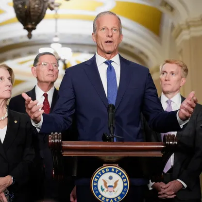 زعيم الجمهوريين بمجلس الشيوخ يشكك في تنفيذ تهديد ترمب بالانسحاب من الناتو