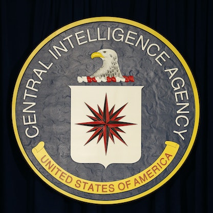 كيف تجند CIA الروس عبر الإنترنت؟