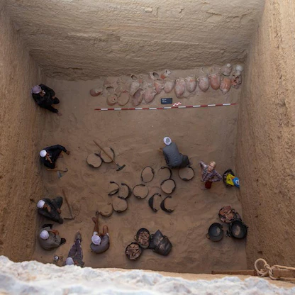 مصر.. خبيئة جديدة لمواد التحنيط في منطقة "أبو صير" بالجيزة