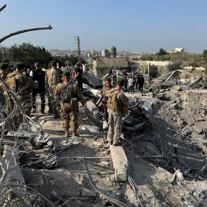 إسرائيل تشن موجة ضربات على جنوب لبنان بزعم استهداف مواقع لـ"حزب الله"