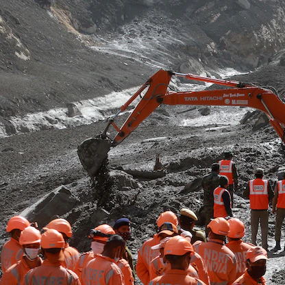 سباق مع الوقت لإنقاذ عشرات المحاصرين جراء "انهيار الهيمالايا"