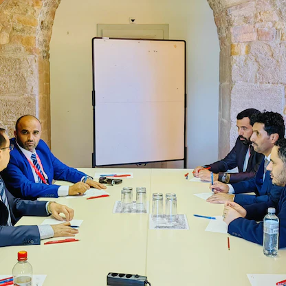 الحكومة اليمنية تعلن اتفاقاً لتبادل الأسرى مع الحوثيين