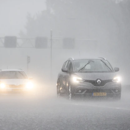 رياح عاتية تعرقل حركة الطيران والقطارات في هولندا