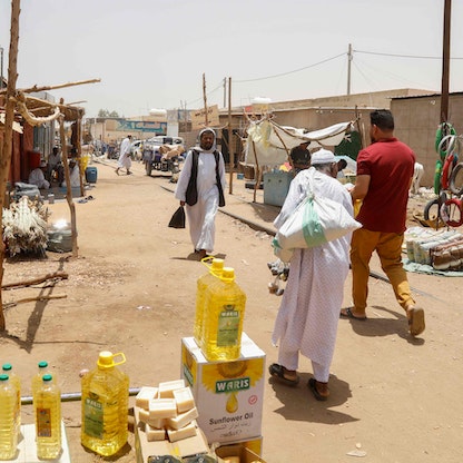 السودان.. نفاد الغذاء وغياب الرعاية الصحية يهدد الملايين