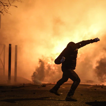 فرنسا تدعو إلى "عودة الهدوء" في كورسيكا بعد أعمال شغب