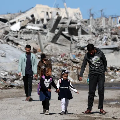 تل أبيب توقف حركة المسافرين عبر معبر رفح "مؤقتاً".. وضحايا في موجة غارات إسرائيلية