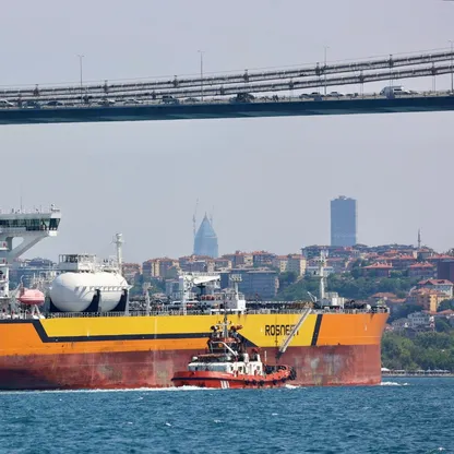 خطة أوروبية لفرض "حظر كامل" على الخدمات البحرية للنفط الروسي