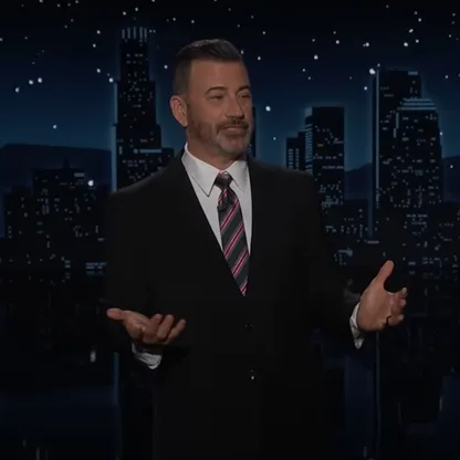 بلحظات ضحك وبكاء.. جيمي كيميل يعود إلى برنامجه ويثير غضب ترمب مجدداً