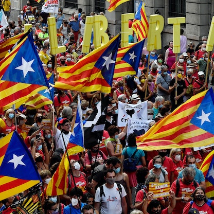 انفصاليو كاتالونيا منقسمون قبل حوار "صعب" مع حكومة مدريد