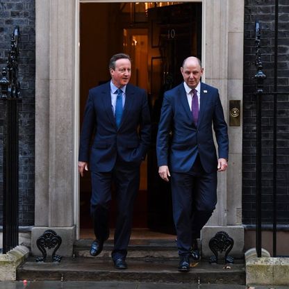 عودة مفاجئة لرئيس وزراء بريطانيا الأسبق ديفيد كاميرون إلى الحكومة